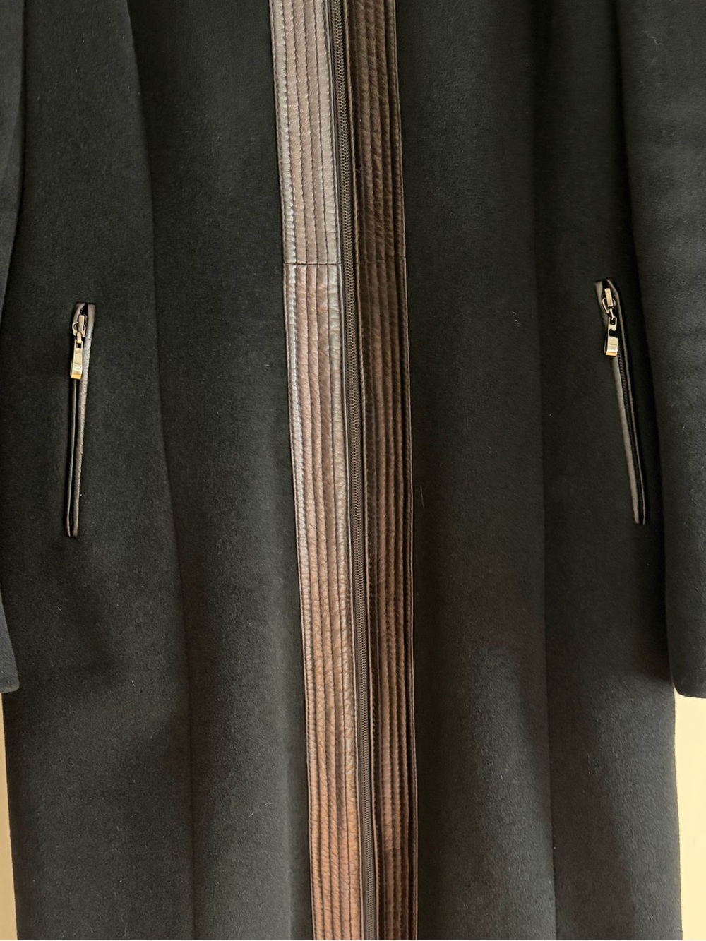 Raffinati long black wool coat with leather trim - Picture 6 of 15
